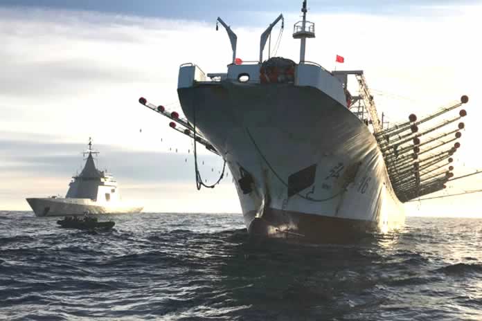 12SD-BOUCHAR CAPTURA UN PESQUERO CHINO
