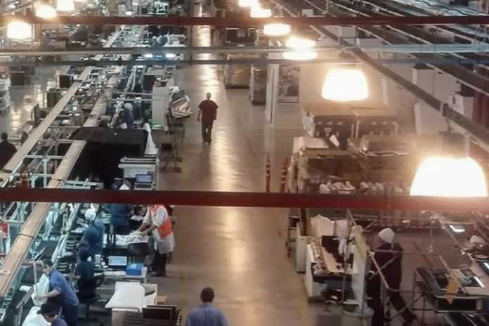 63EN-EL PIB SE DESPLOMA 5,4% Y EL DESEMPLEO SUBE AL 10,4%