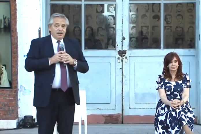 214P-Después de dos meses se encontraron Cristina y Alberto en un acto en la ex ESMA