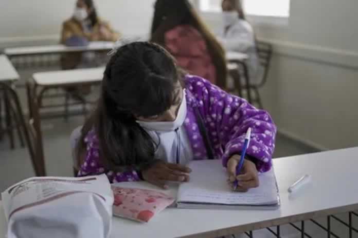 63PR-Santiago del Estero. El Gobierno acumula un plazo fijo cercano a los $ 21 mil millones, la educación postergada