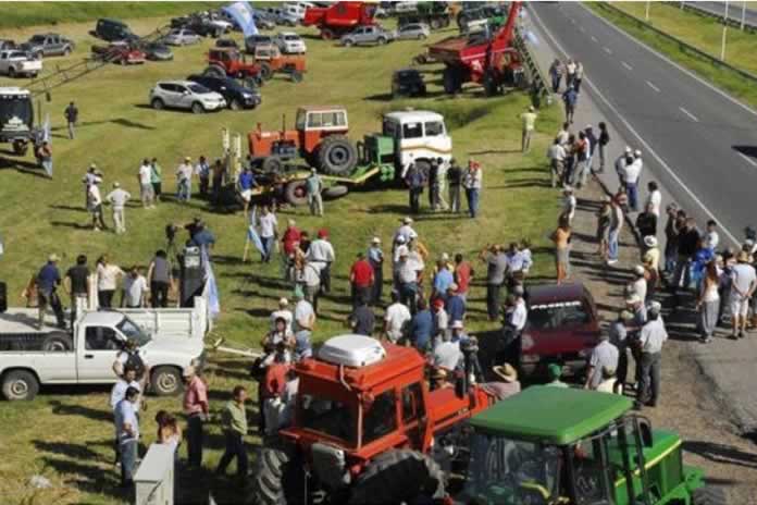 372P-Exportación de maíz, el gobierno cambia las reglas del juego, el Campo mantiene el paro hasta el miércoles