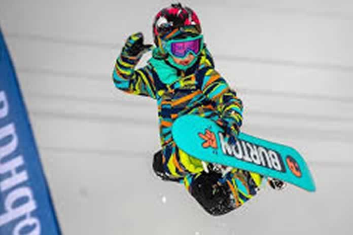 181DEP- Vasilisa Ermakova, la niña rusa de siete años que bate récords haciendo snowboard