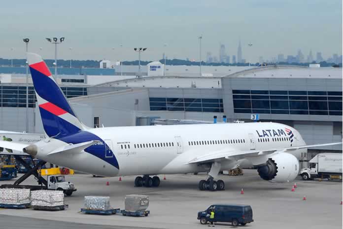 226 EN - LATAM Airlines pierde más de U$S 4.500 millones en 2020 por los efectos de la Covid-19