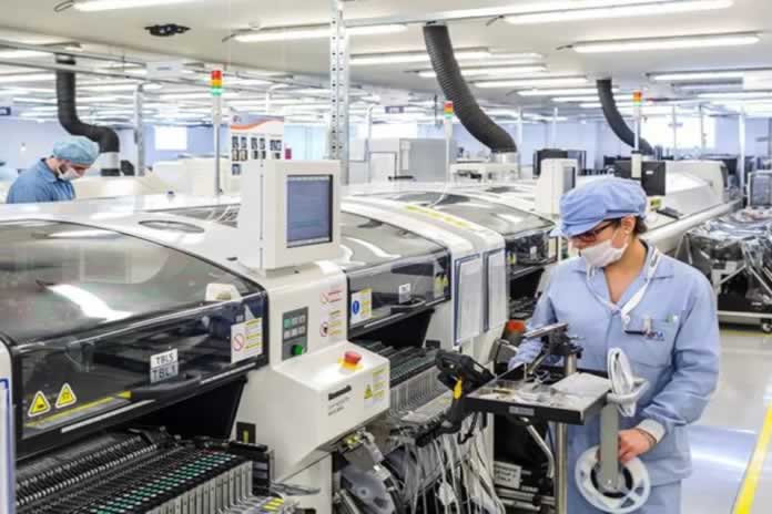 228 EN - Quejas en el sector industrial, la UIA advierte dificultades para la importación de insumos