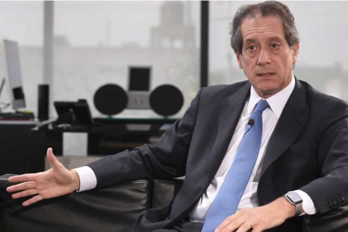 239 EN - Pesce, titular del BCRA advirtió que hay presiones para devaluar, pero aseguró que no faltarán dólares